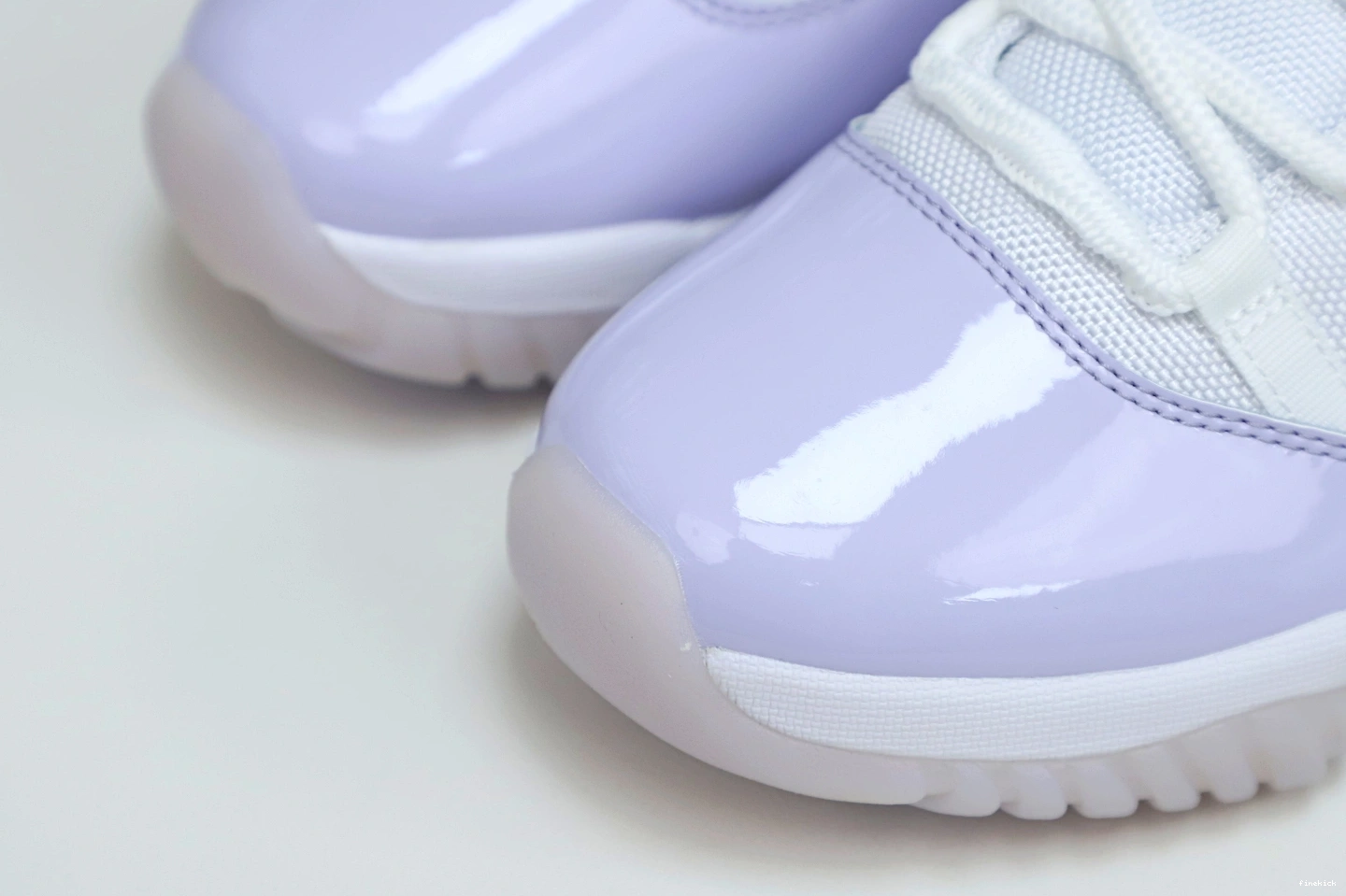 PURE 11 JORDAN VIOLET AIR LOW 0210